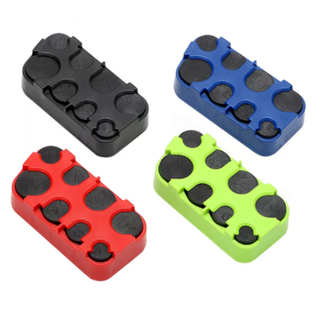 Kiel Plasta Monujo Tenas Viajn Monerojn Organizitajn kaj Alireblajn